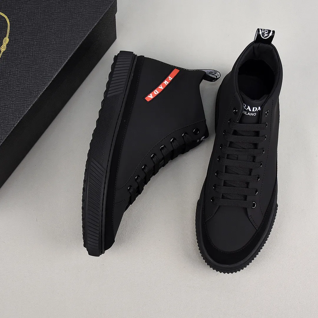 PRADA [Prada] high-top sports and casual shoes. Men's shoes 💰440💰. The upper is made of cowhide, sheepskin lining, rubber outsole, comfortable on the feet, men's size 38-44, choose according to your usual wearing size.